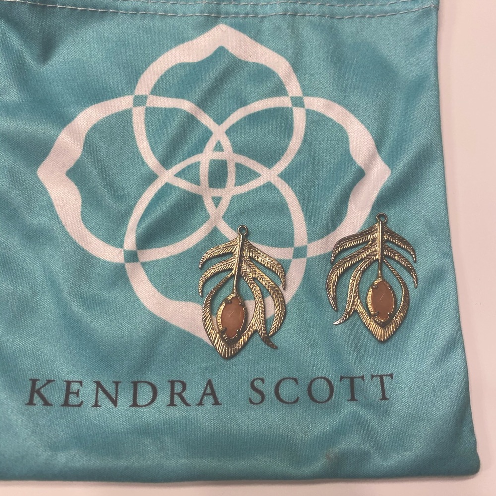 Kendra Scott Leaf Earrings w/ Peach Stone